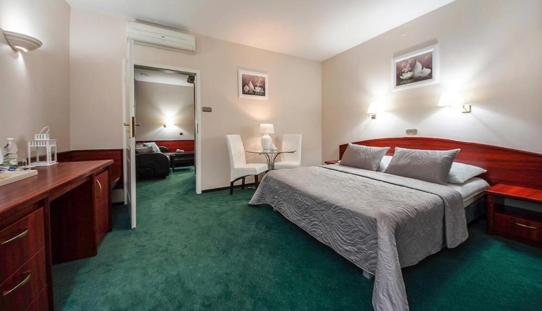 Hotel Sara Koło Exteriör bild