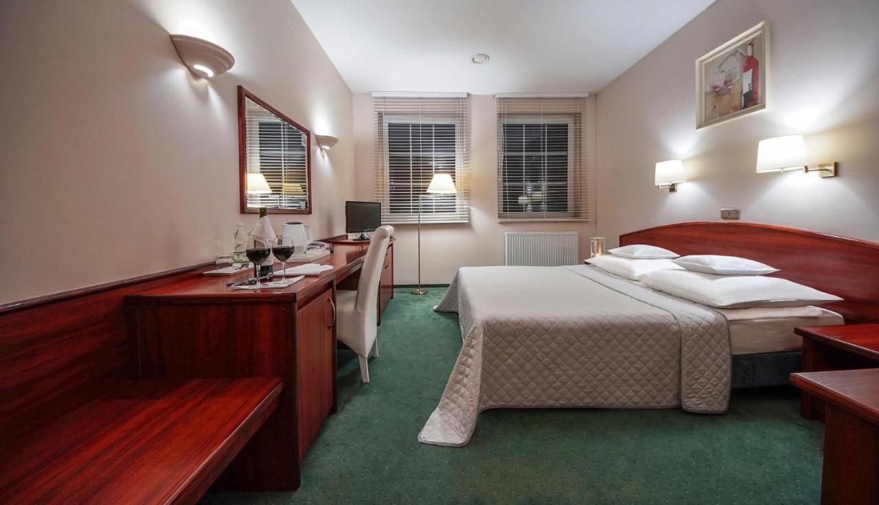 Hotel Sara Koło Exteriör bild