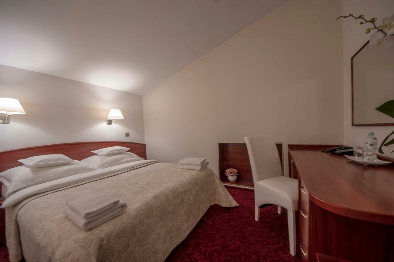 Hotel Sara Koło Exteriör bild